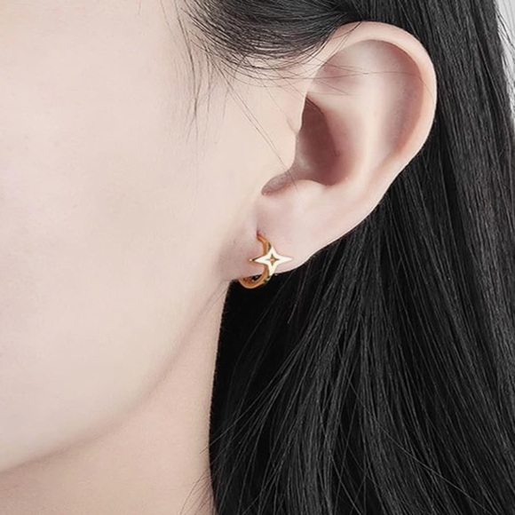 925 Sterling Silver Stunning Star Gold Earrings - Picture 4 of 10